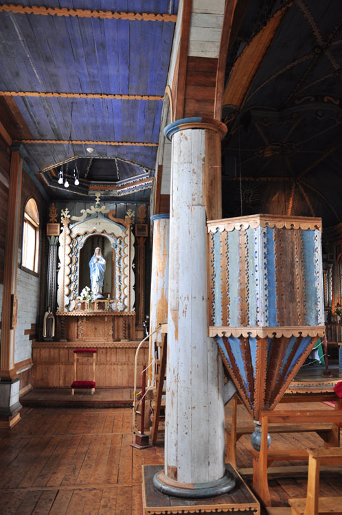 A l'intérieur de l'église d'Achao