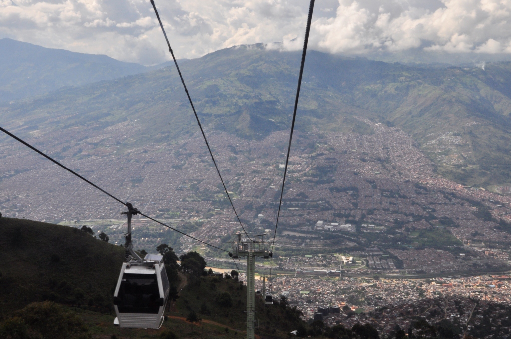 Ballade en téléphérique sur les hauteurs de Medellin